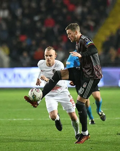 gaziantepte-kazanan-yok-gaziantep-fk-1-1-besiktas-1671981139595.jpeg Gaziantep'te kazanan yok! (Gaziantep FK 1-1 Beşiktaş | MAÇ SONUCU ÖZET)-2