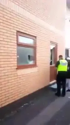 İngiltere'de 4 camiye balyozlu saldırı