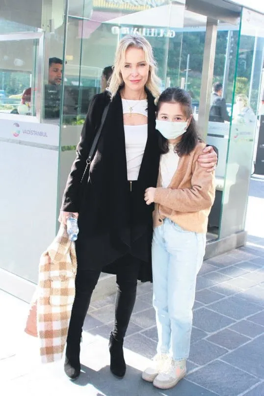 dilan-cicek-deniz-sirt-bolgesindeki-yana-dogru-egilmeden-dolayi-skolyoz-ameliyati-olacak-1650050897201.jpeg Dilan Çicek Deniz sırt bölgesindeki yana doğru eğilmeden dolayı skolyoz ameliyatı olacak-16