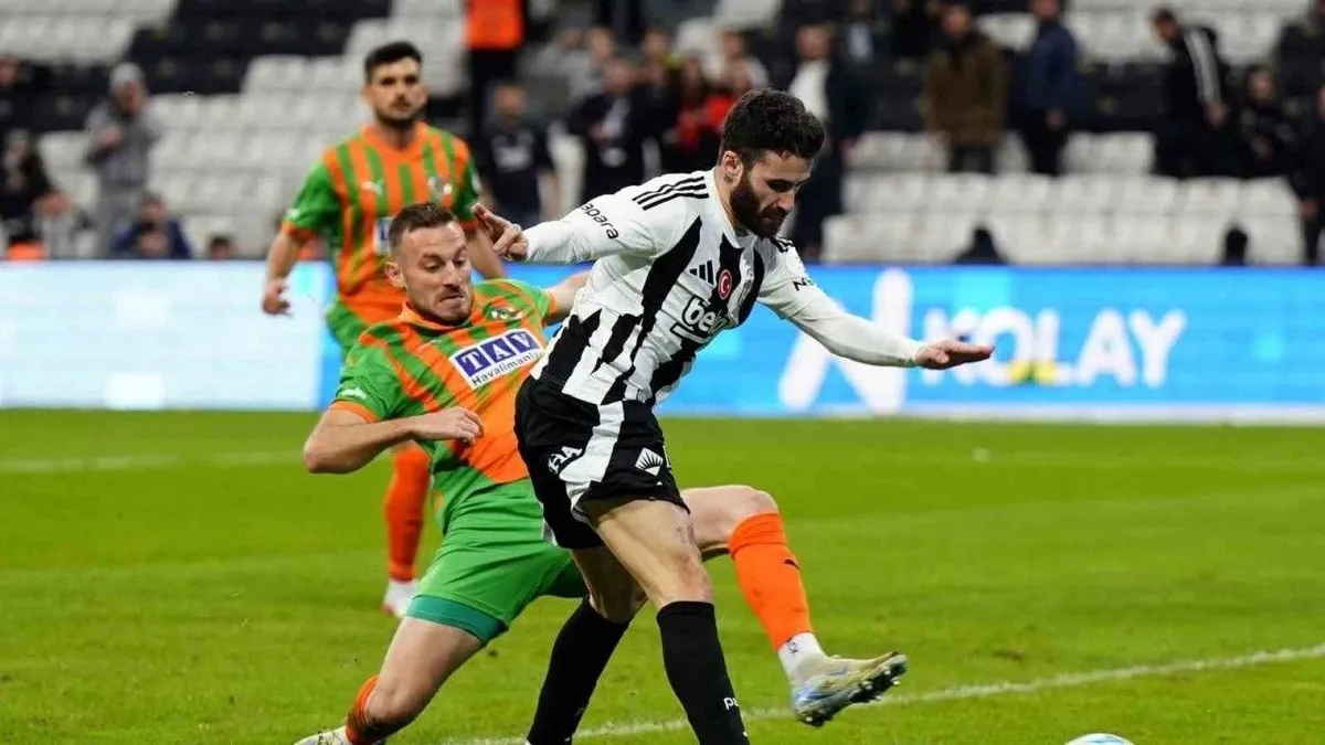 Kartal 1-1 eriyor! Beşiktaş kendi sahasında Alanyaspor ile berabere kaldı