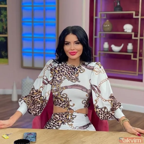 Ebru Polat kırmızılar içinde paylaştı! Dekoltede sınır tanımayan Ebru sosyal medyayı ikiye böldü! Hem tarzı hem duruşu çok konuşuldu - 4