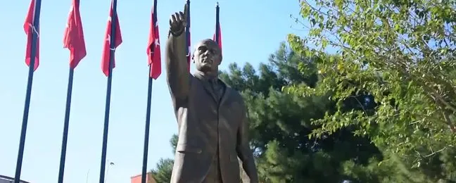 Atatürk'e benzemeyen heykel yenilendi