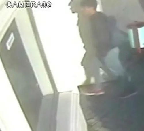 savci-polis-yalani-ile-3-kilo-600-gram-altin-dolandiran-3-zanli-yakalandi-1581947014964.jpeg Altın dolu çantayla kaçıyorlardı... Yakalandılar!-3