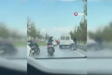 Esenyurt’ta ‘yol verme’ kavgası: Minibüs sürücüsüne yumruk ve motosiklet kaskıyla böyle saldırdılar