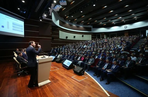 Son dakika: Bakan Albayrak’tan AK Parti Ana Kademe İlçe Başkanları Toplantısı değerlendirmesi-2