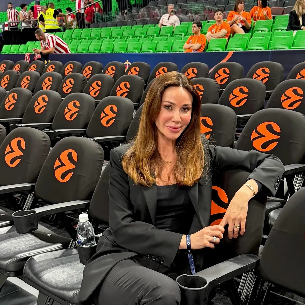 1790280204679.jpg Demet Şener’in 300 bin TL’lik lüks çantası olay oldu: "Almanya’da tam bir yıl sıra bekledim"-5