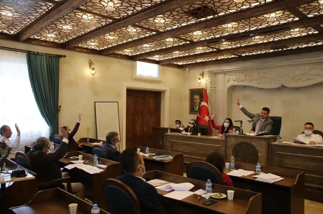 CHP’de yenilebilir enerji konusunda büyük çelişki! Vekili başka meclis üyesi başka kafada...