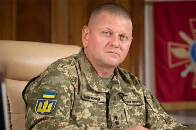 Ukrayna Genelkurmay Başkanı Valeri Zaluzhniy'in sosyal medyada paylaştığı fotoğraftaki detay gündem oldu