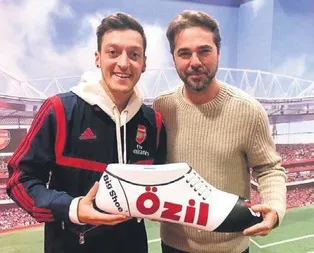 Mesut Özil ile Amine Gülşeye özel konuk! Diriliş Ertuğrulun yıldızı Engin Altan Düzyatan ve eşi Neslişah Alkoçlar...