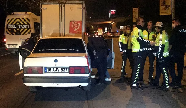 Son dakika: Bursa'da 'dur' ihtarına uymayan şüpheli kaza yaptı: Çantasından 1 kilo metamfetamin çıktı-2