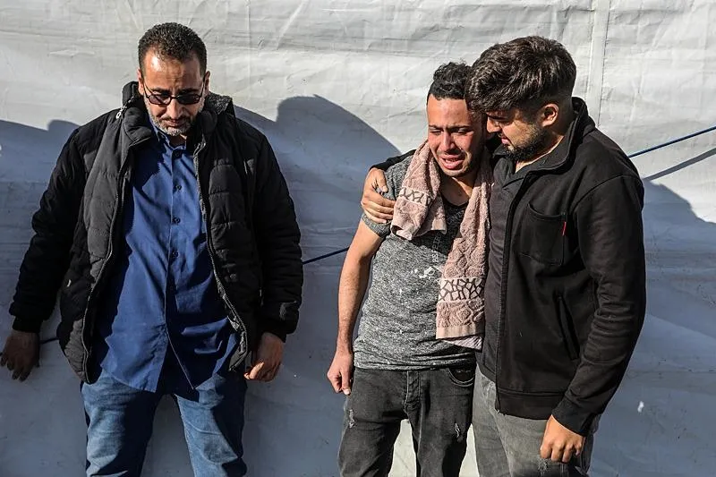 Soykırımcı İsrail ordusunun Refah'ta sivillere ait evleri bombalaması sonucu çok sayıda Filistinli öldü-3