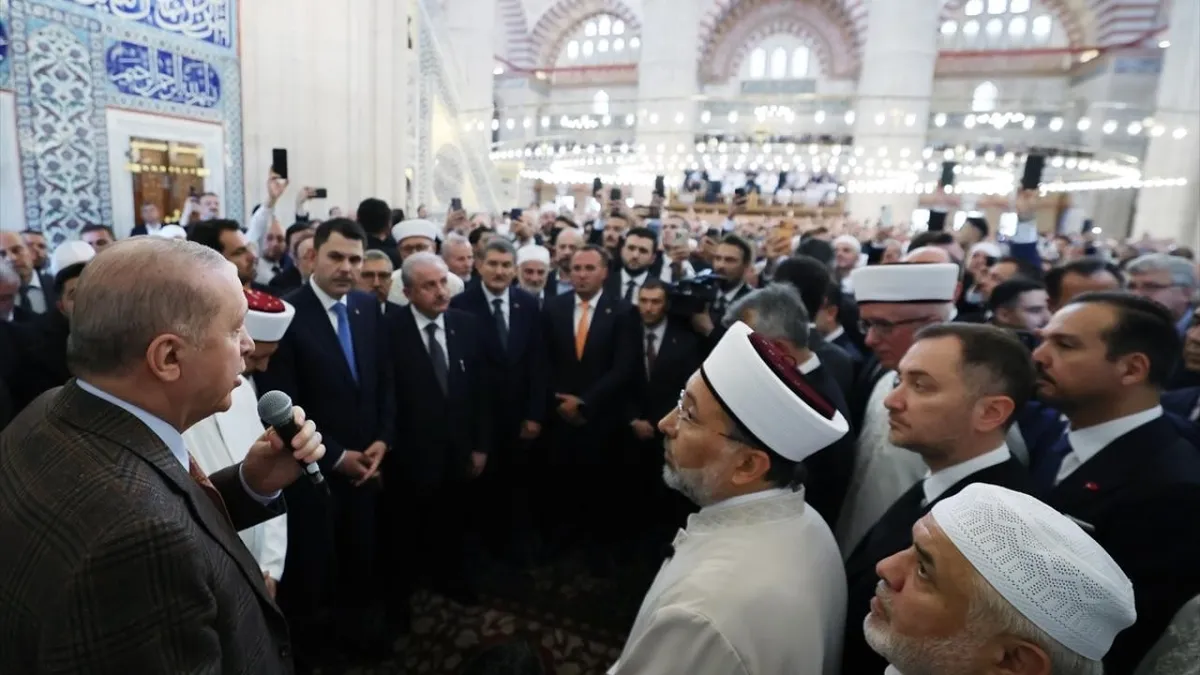 baskan-erdogandan-selimiyede-kuran-tilaveti-1781288208113.jpeg Başkan Erdoğan’dan Selimiye’de Kur’an tilaveti-3