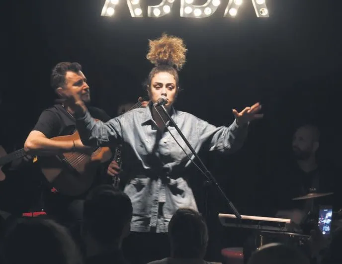 Önce izledi sonra söyledi