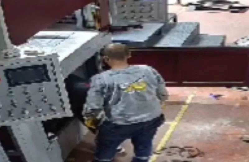 Kocaeli'de kan donduran son: Pres makinesine sıkışan iş yeri sahibinin öldüğü kaza anı kamerada-2