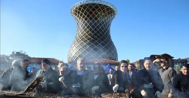 Rize’de 8. hamsi festivali: 2 ton hamsi tüketildi!