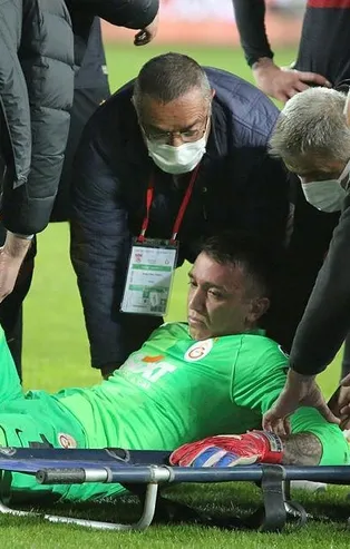 Galatasaray Yardımcı Antrenörü Selçuk İnan maç sonunda açıklamalarda bulundu! "Muslera ile görüştük durumu ciddi"