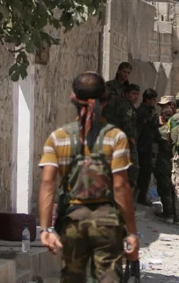 YPG Menbiç'e silah ve personel taşıyor