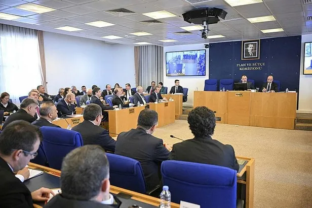 cumhurbaskani-yardimcisi-cevdet-yilmazdan-tek-hane-enflasyon-aciklamasi-tum-politika-araclari-kararlilikla-kul-1697818936365.jpeg Cumhurbaşkanı Yardımcısı Cevdet Yılmaz'dan tek hane enflasyon açıklaması: "Tüm politika araçları kararlılıkla kullanılmaya devam edilecektir"-4