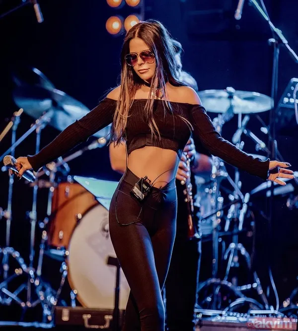 41'lik Simge Sağın bikinili pozunu yayınladı! Tuvaletten paylaşım yapan Simge sosyal medyayı ikiye böldü! Herkes aynı şeyi merak etti - 5