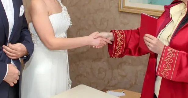 Damadı nikah memuruyla evlendirdiler!