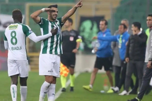 Bursaspor ilk yarıda fişi çekti!