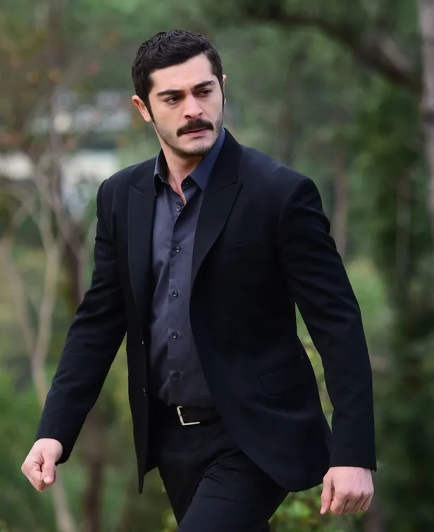 burak-deniz-marasli-dizisi-ile-ekranlara-donuyor-hikayeyi-ilk-okudugumda-1610013312546.jpg Burak Deniz 'Maraşlı' dizisi ile ekranlara dönüyor! 'Ne yapacağımızı bilmeden hareket ediyoruz'-2