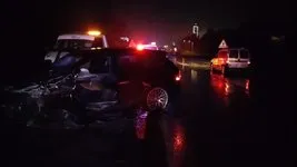 Feci kaza! İki araç kafa kafaya çarpıştı