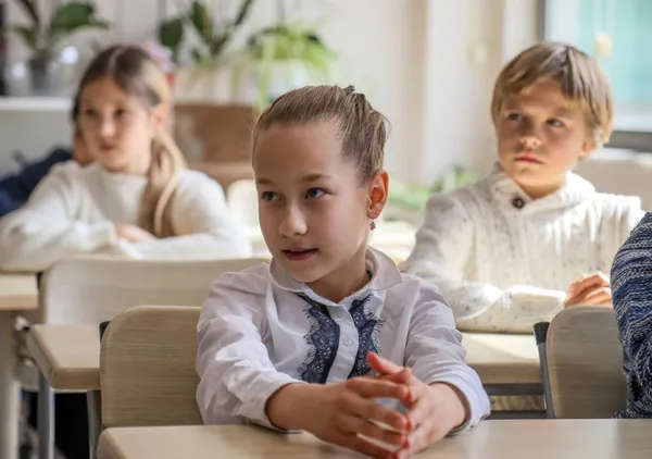 rusya-ukrayna-savasina-ragmen-antalyada-iki-ulkenin-ogrencileri-ayni-sinifta-okuyorlar-1645860163446.jpg Rusya Ukrayna savaşına rağmen Antalya'da iki ülkenin öğrencileri aynı sınıfta okuyorlar-11