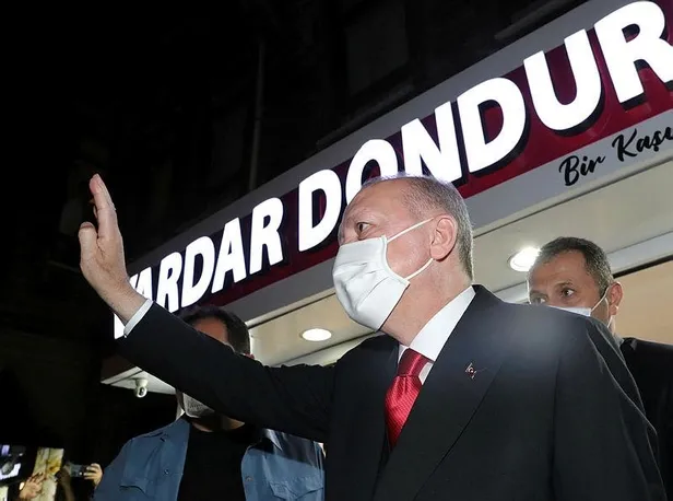 baskan-erdogan-beylerbeyinde-dondurmaciya-ugrayip-vatandaslarla-sohbet-etti-1622926680415.jpeg Başkan Erdoğan, Beylerbeyi'nde dondurmacıya uğrayıp vatandaşlarla sohbet etti-4