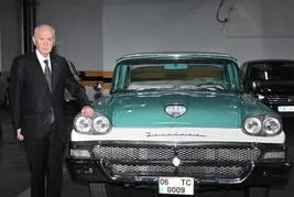 MHP Lideri Bahçeli'den sürpriz! Klasik otomobili hediye etti