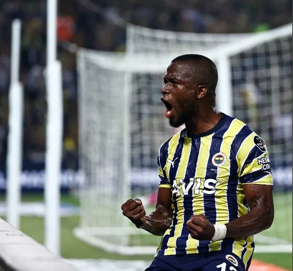 son-dakika-fenerbahce-gumbur-gumbur-adana-demirspor-engeli-4-golle-asildi-1661201046398.jpg
