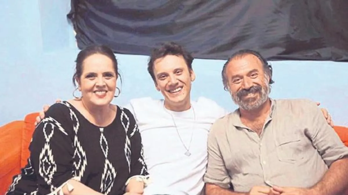 40 yıllık evlilik tek celsede bitti! Şarkıcı Edis anne ve babasının boşanması hakkında konuştu