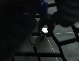 Patlayan lastiği böyle tamir etti!