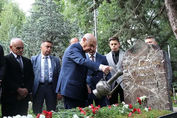 mhp-genel-baskani-bahceliden-kilicdarogluna-merdan-yanardag-tepkisi-ihanetin-serbestligi-olmaz-1687932832787.jpeg MHP Genel Başkanı Bahçeli'den Kılıçdaroğlu'na 'Merdan Yanardağ' tepkisi: İhanetin serbestliği olmaz-1
