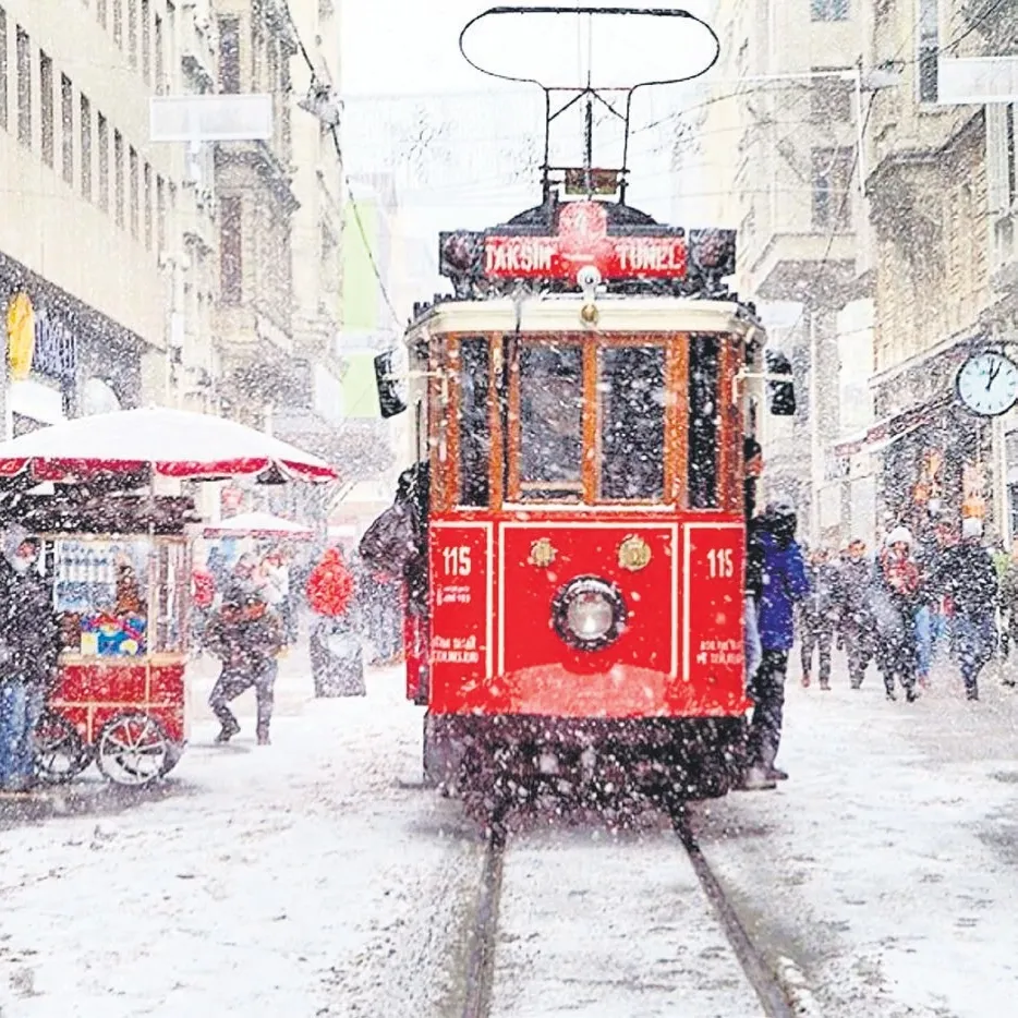 İstanbul’a kar sürprizi
