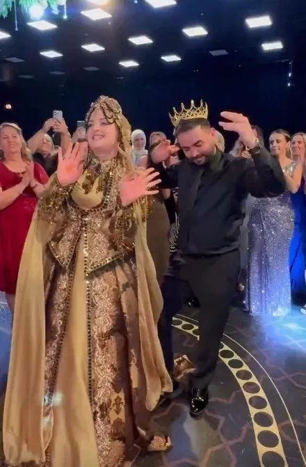 dugun-icin-geri-sayim-basladi-kadir-ezildi-ile-gamze-turkmenin-kina-gecesi-coskusu-1752217766284.jpg Kaynak: Sosyal medya