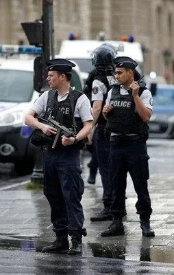 Paris'te kırmızı alarm!