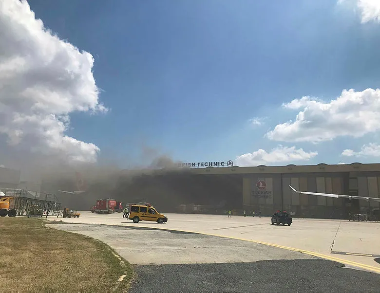 Atatürk Havalimanı’nda panik anları! Bir anda patladı...