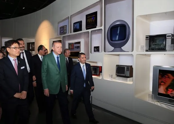 Cumhurbaşkanı Erdoğan Samsung tesislerini gezdi-5