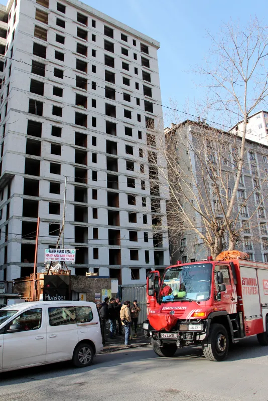 istanbulda-20-gundur-aranan-17-yasindaki-fatih-savasin-cansiz-bedeni-sislide-insaat-boslugunda-bulundu-1646388305464.jpg İstanbul'da 20 gündür aranan 17 yaşındaki Fatih Savaş'ın cansız bedeni Şişli'de inşaat boşluğunda bulundu-8