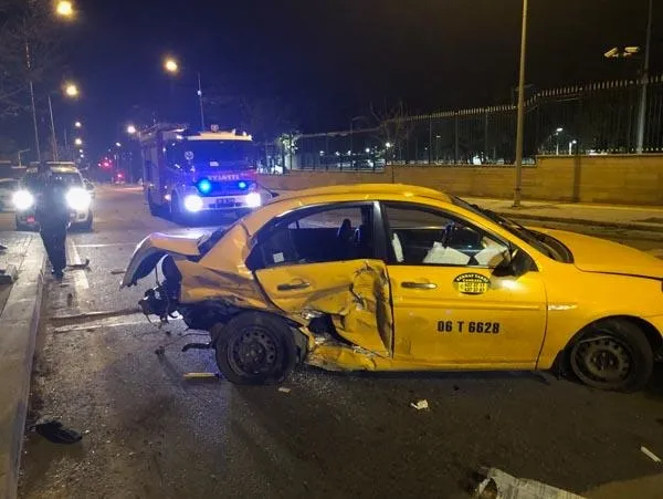 Ankara'daki kazaya karışan lüks otomobilin sürücüsü her yerde aranıyor!-6