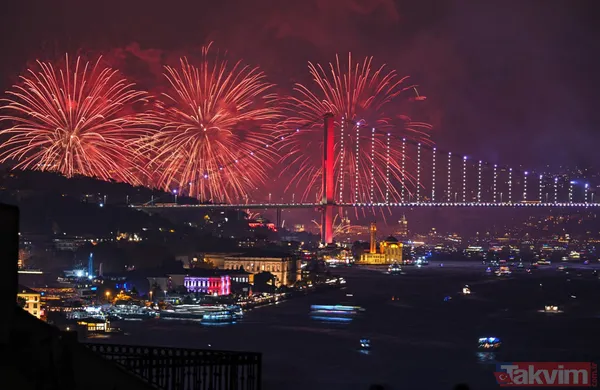 Başkan Erdoğan 'Türkiye Yüzyılı' butonuna bastı! Boğaz'da tarihi 'Cumhuriyet' şöleni: Nefes kesen havai fişek ve drone gösterisi - 18