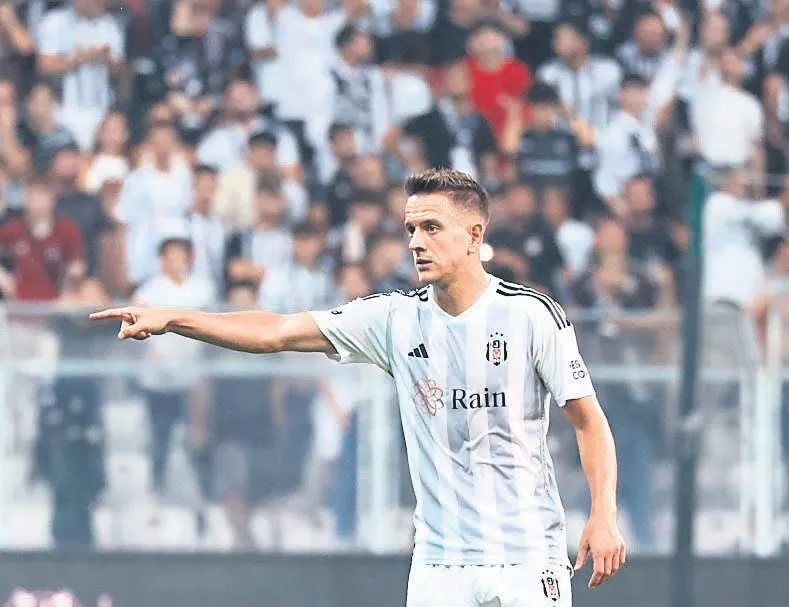 Amir takıma geri döndü