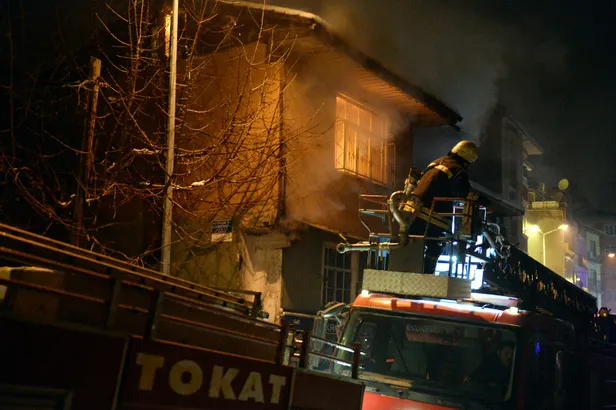 Gazete dağıtıcısı, Afgan ailenin hayatını kurtardı-1