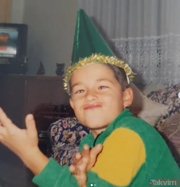 Maria ile Mustafa'nın yakışıklı oyuncusu Hilmi Cem İntepe'ye bakın! Çocukluk fotoğrafını görenler kahkaha attı... - 12