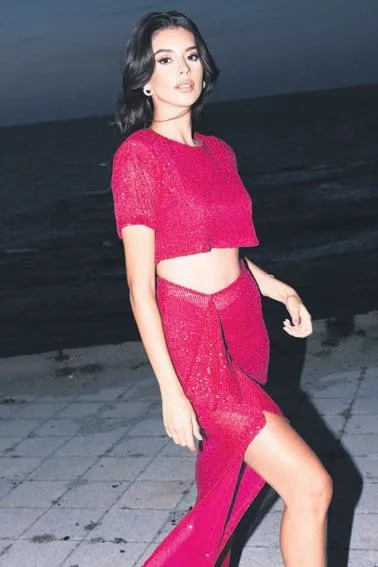 ovgu-dolu-sozler-unlu-sunucu-hande-sarioglu-1697586469817.jpeg Ünlü sunucu Hande Sarıoğlu'ndan A Milli Takımı'na övgü dolu sözler...-3