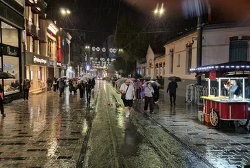 Meteorolojiden 14 ile sarı kodlu uyarı! İstanbul ve Ankara’yı sağanak vurdu: O saat aralığında şiddeti artacak