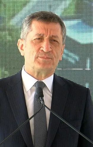 813 bin 400 öğretmen ve eğitim çalışanı için aşı olma imkânı