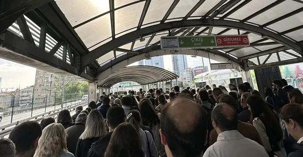 Yürümeyen merdiven! Mecidiyeköy metrobüs durağındaki yürüyen merdiven arızası yoğunluğa neden oldu