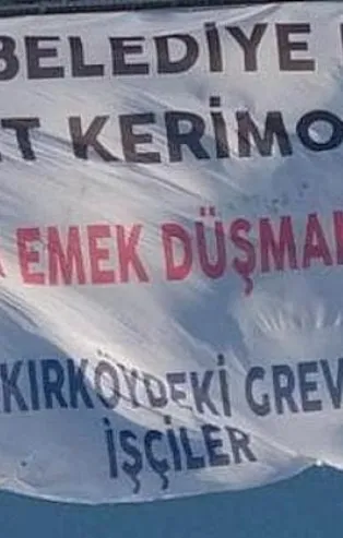 Bakırköy Belediyesi'nde 63 gündür grevde olan işçiler 15 Temmuz Şehitler Köprüsü'ne pankart astılar